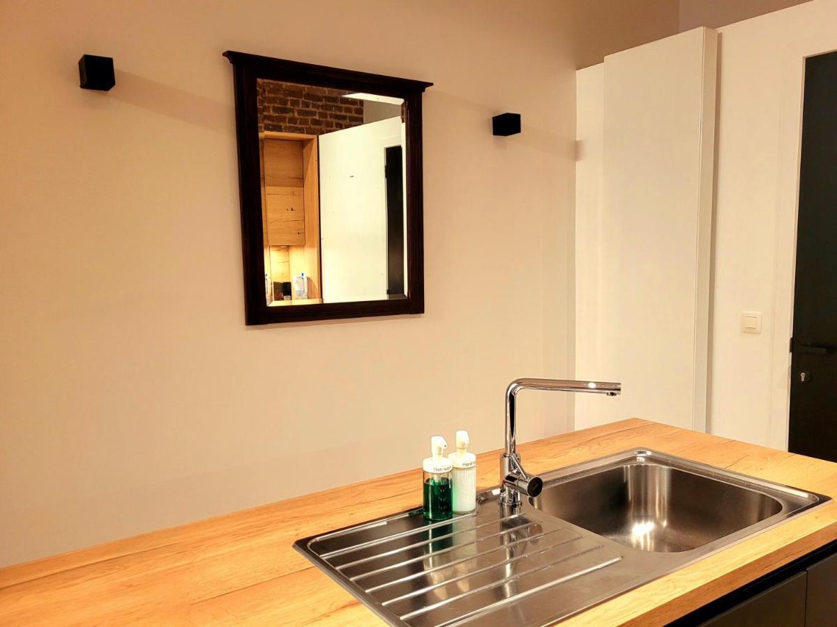 Brand New Iris Room With Private Bathroom And Balcony 布鲁塞尔 外观 照片