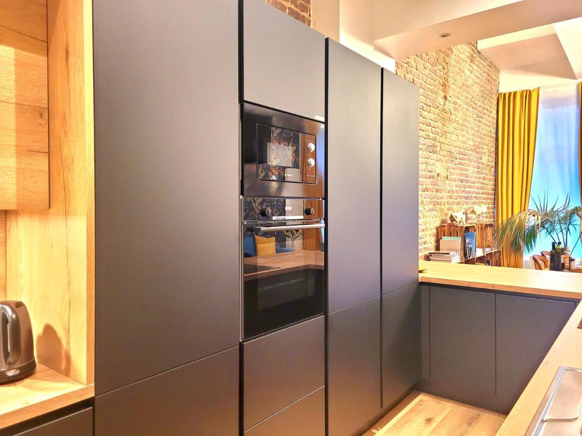 Brand New Iris Room With Private Bathroom And Balcony 布鲁塞尔 外观 照片